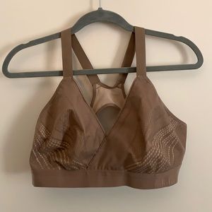 Lululemon bra with clasp